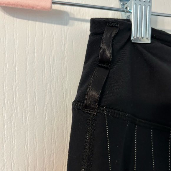 Lululemon pinstriped wide leg cropped pant. Size 2. - Picture 4 of 4